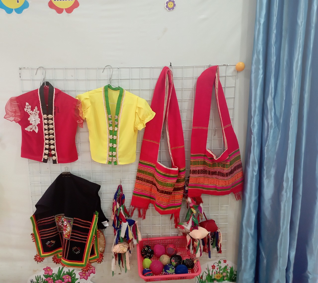 TRẢI NGHIỆM GIỮ GÌN BẢN SẮC VĂN HÓA DÂN TỘC