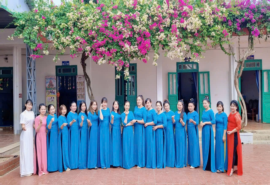 HƯỞNG ỨNG TUẦN LỄ ÁO DÀI CHÀO MỪNG NGÀY QUỐC TẾ PHỤ NỮ 8/3 CỦA CÔNG ĐOÀN TRƯỜNG MN XÃ MƯỜNG PHĂNG